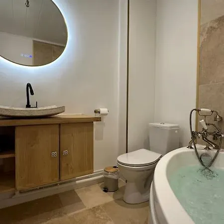 Apartmán T3 Centre Ville, Balneo Et Parking Prive